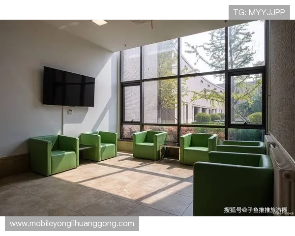 九九贵宾厅环境优雅安静，是商务人士放松和会谈的理想场所